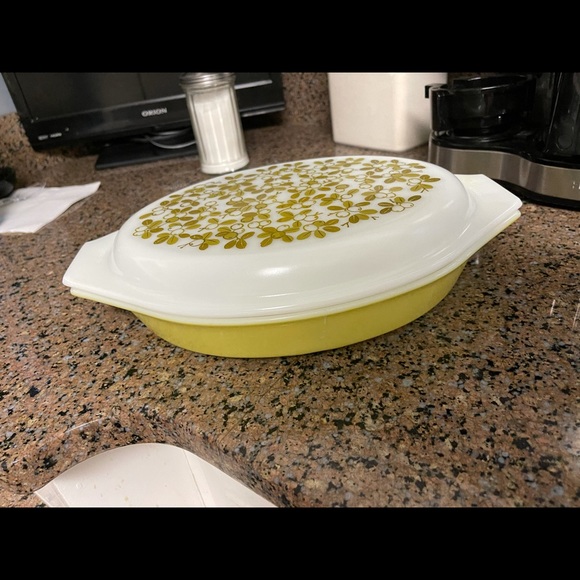 Vintage Pyrex Dish - Picture 2 of 4